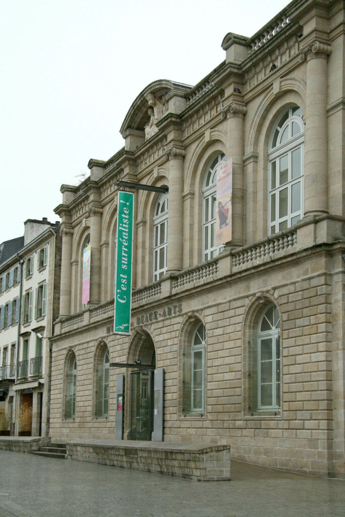 Le siège social de l'association des Amis du Musée des Beaux-Arts de Quimper se trouve 40 place Saint Corentin 29000 QUIMPER